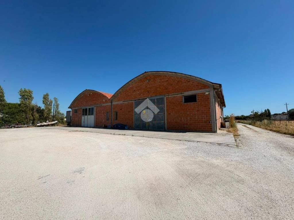 locale commerciale in vendita a Bellaria-Igea Marina