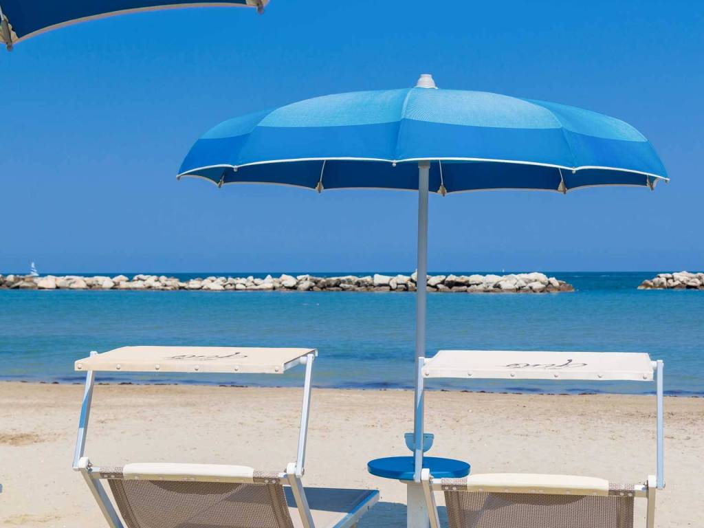 negozio in vendita a Bellaria-Igea Marina in zona Igea Marina