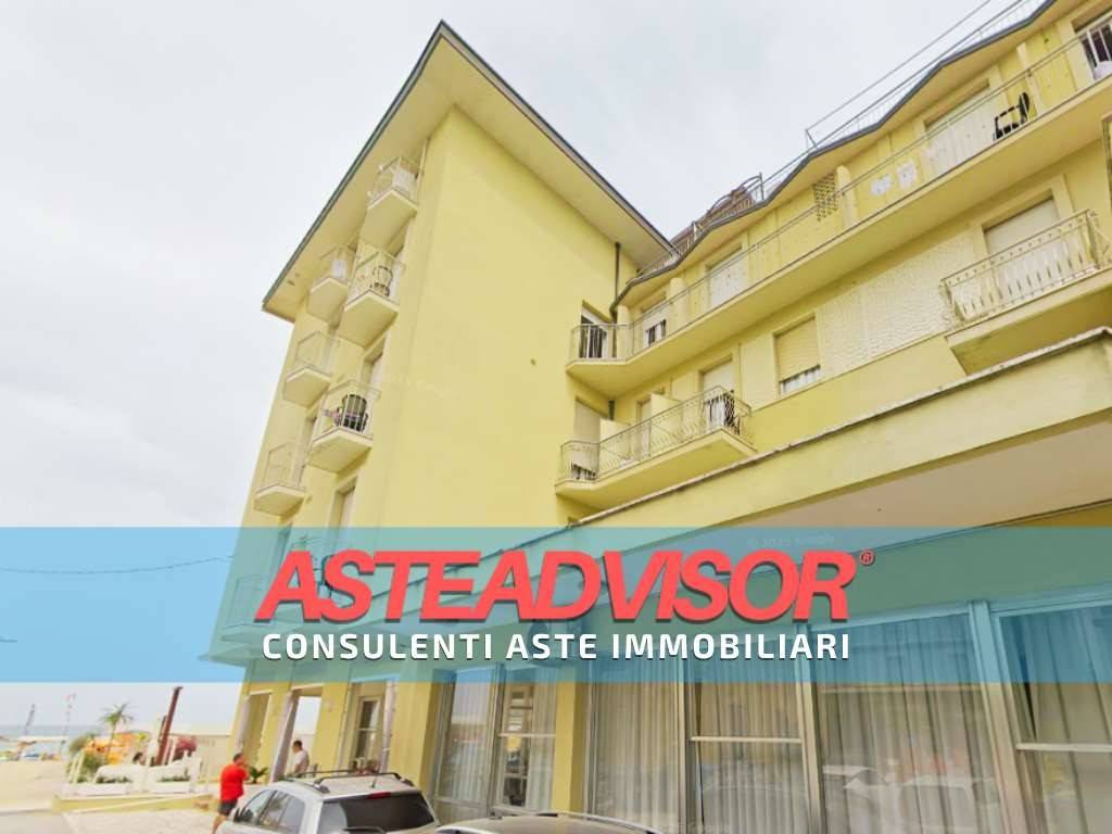 negozio in vendita a Bellaria-Igea Marina in zona Igea Marina