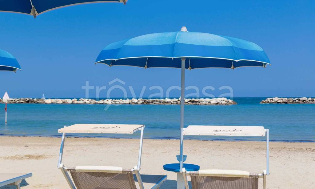 negozio in vendita a Bellaria-Igea Marina in zona Igea Marina