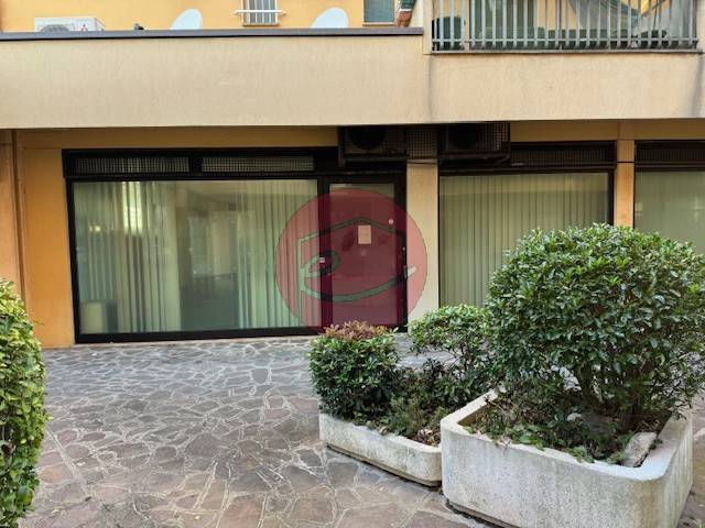 negozio in vendita a Bellaria-Igea Marina in zona Bellaria
