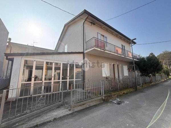 appartamento in vendita a Bellaria-Igea Marina in zona Igea Marina