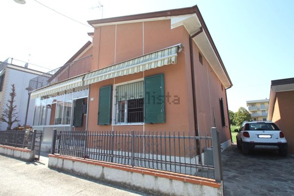 casa indipendente in vendita a Bellaria-Igea Marina in zona Igea Marina