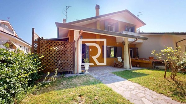 casa indipendente in vendita a Bellaria-Igea Marina in zona Igea Marina