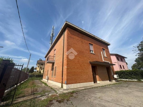 locale commerciale in vendita a Bellaria-Igea Marina in zona Igea Marina
