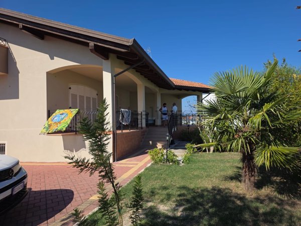 casa indipendente in vendita a Bellaria-Igea Marina in zona Igea Marina