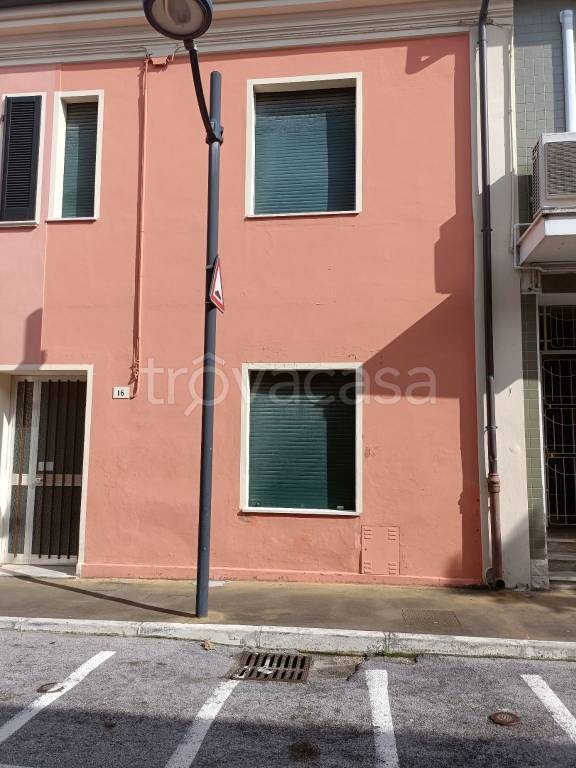 casa indipendente in vendita a Cattolica