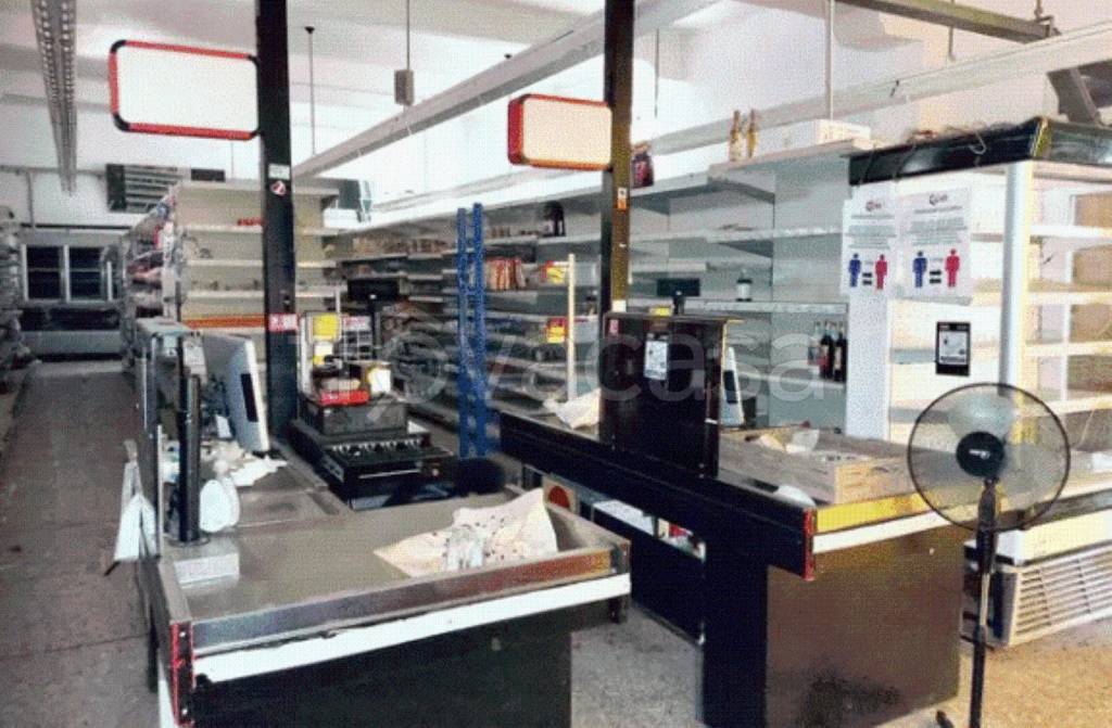negozio in vendita a Cattolica