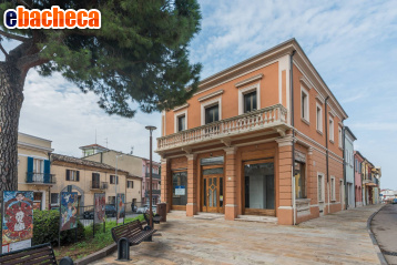 locale commerciale in vendita a Cattolica