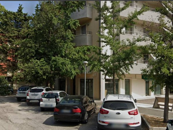 negozio in vendita a Cattolica