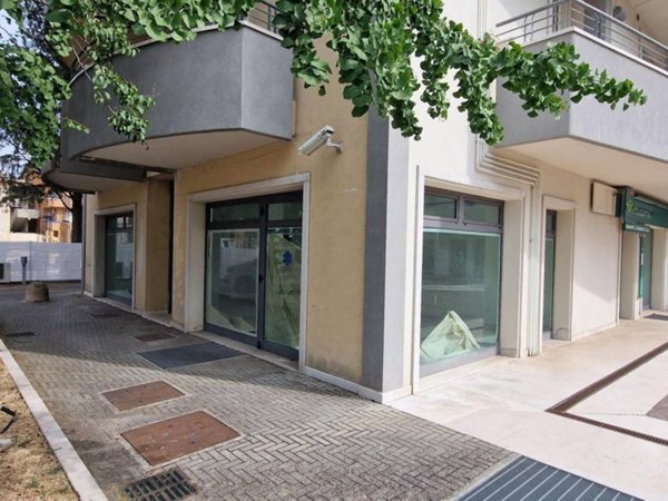 negozio in vendita a Cattolica