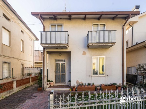 casa indipendente in vendita a Cattolica