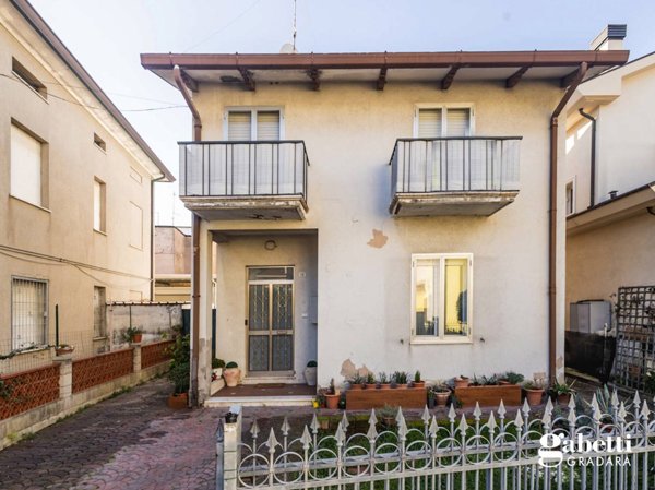 casa indipendente in vendita a Cattolica