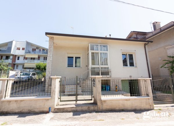 casa indipendente in vendita a Cattolica