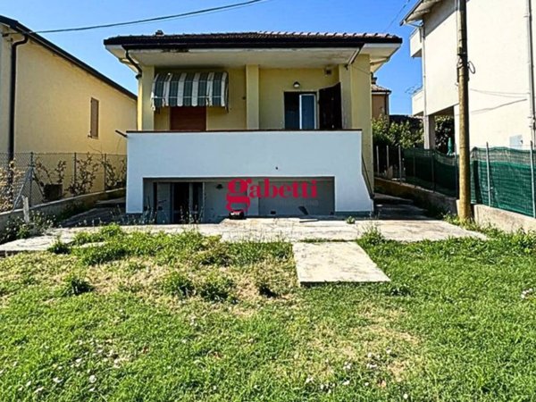 casa indipendente in vendita a Cattolica