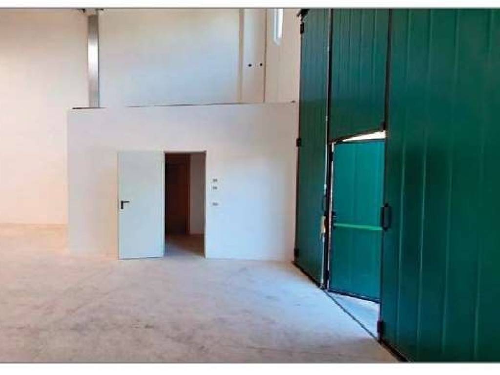 locale commerciale in vendita a Cattolica