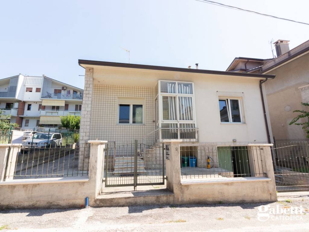 casa indipendente in vendita a Cattolica