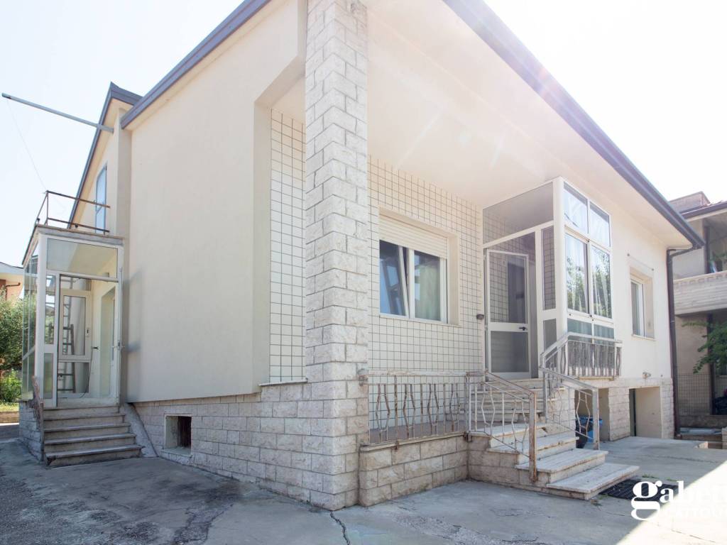 casa indipendente in vendita a Cattolica