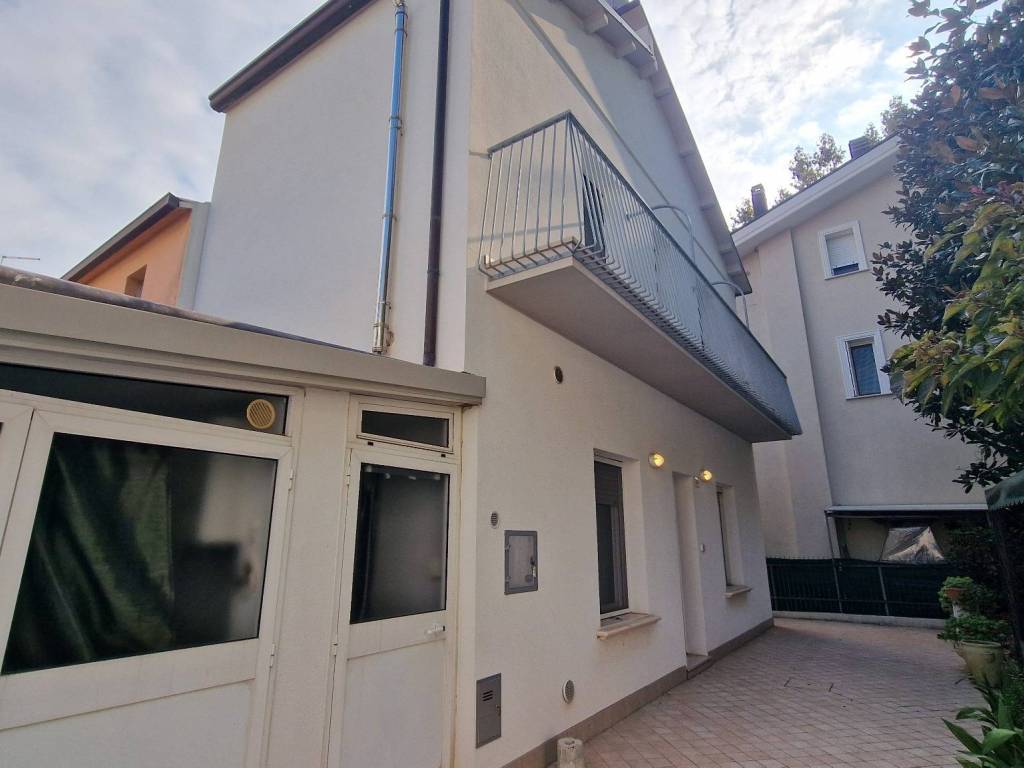 casa indipendente in vendita a Cattolica