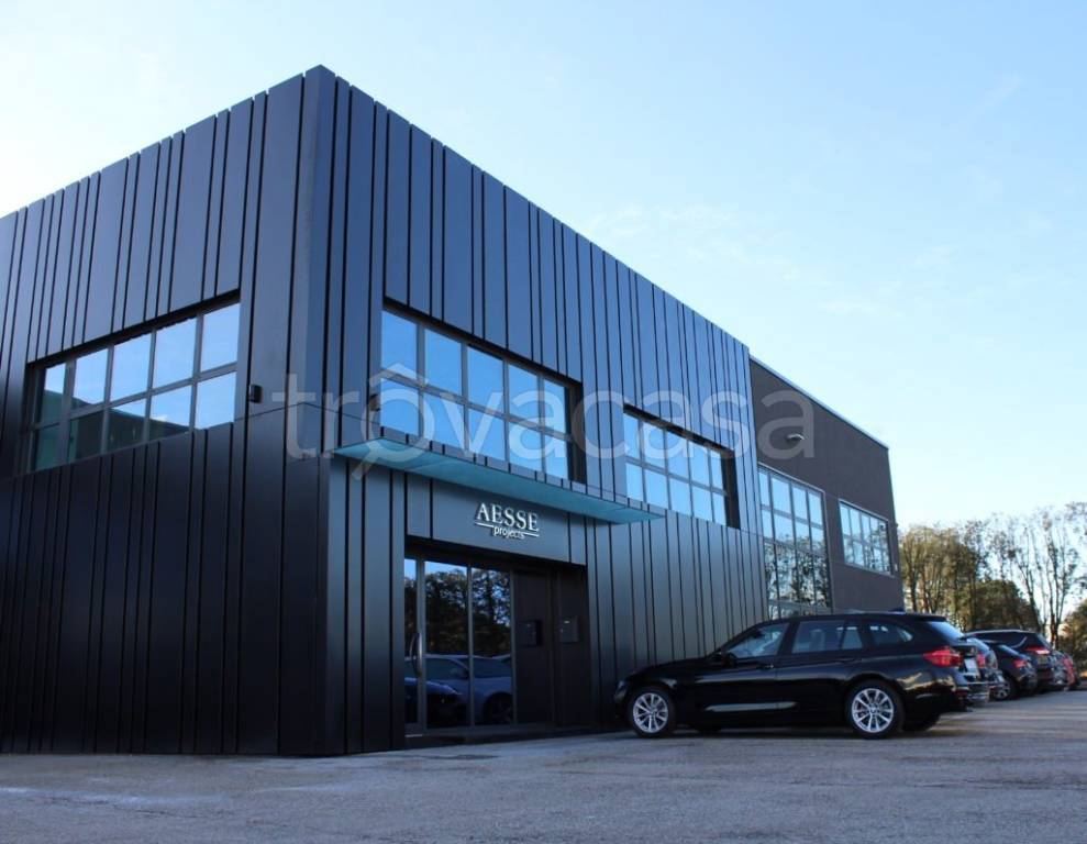 capannone in vendita a Cattolica