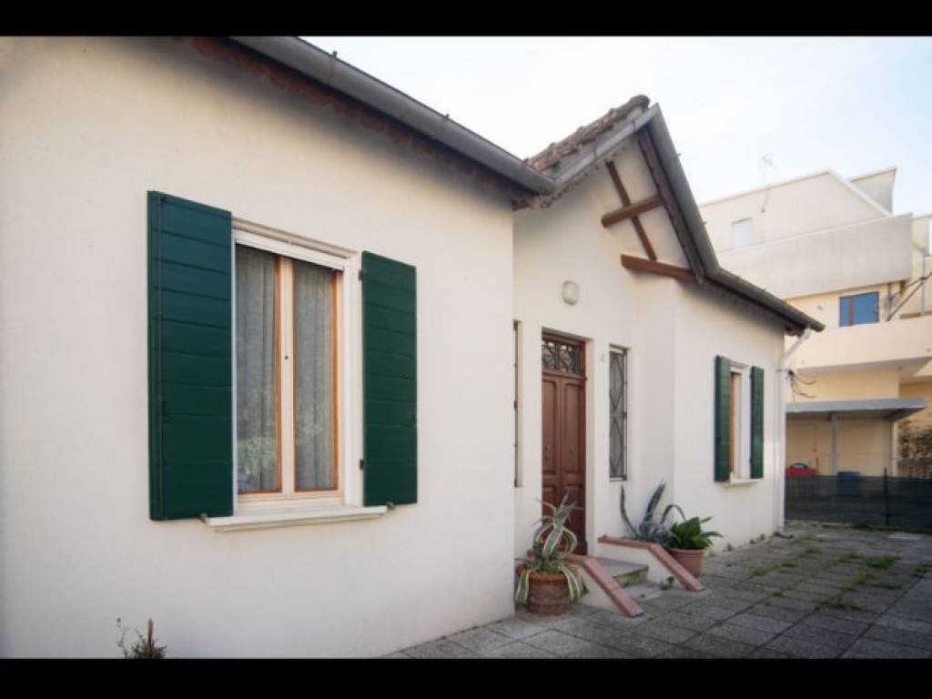 casa indipendente in vendita a Cattolica