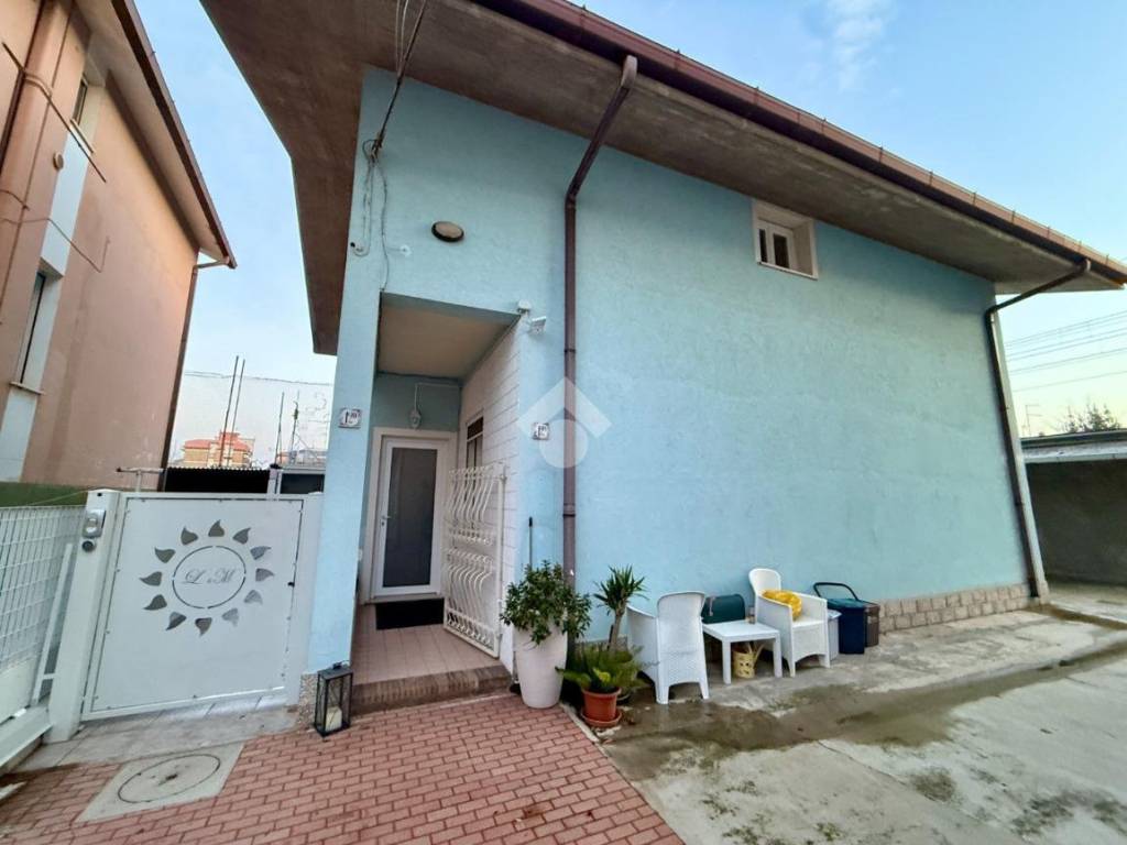 casa indipendente in vendita a Cattolica
