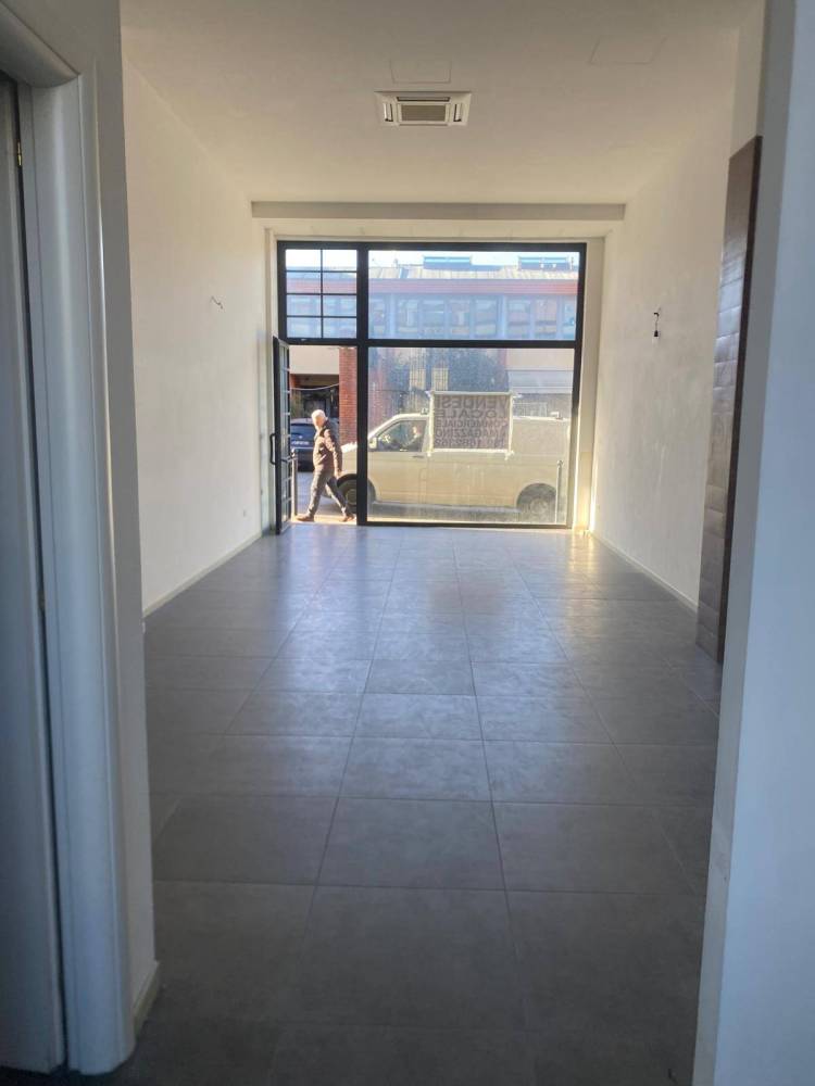 negozio in vendita a Cattolica