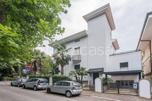casa indipendente in vendita a Cattolica