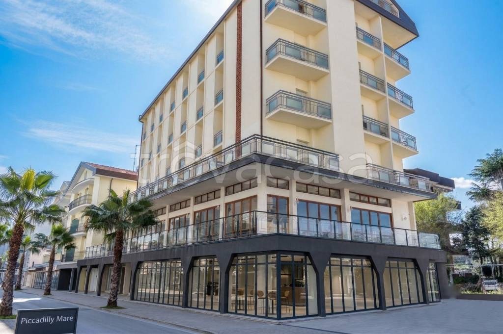 negozio in vendita a Cattolica