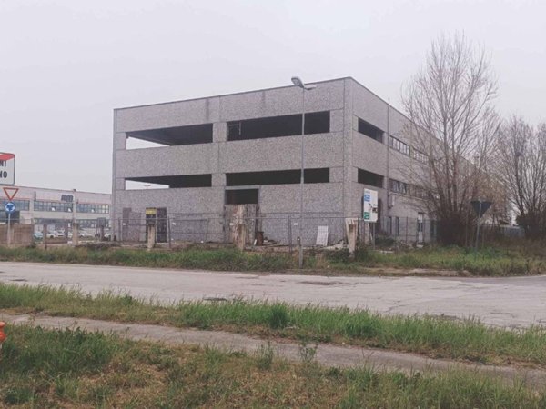 locale commerciale in vendita a Cattolica