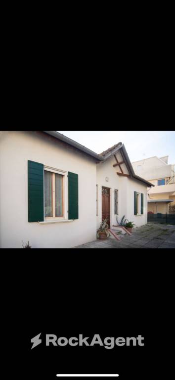 casa indipendente in vendita a Cattolica