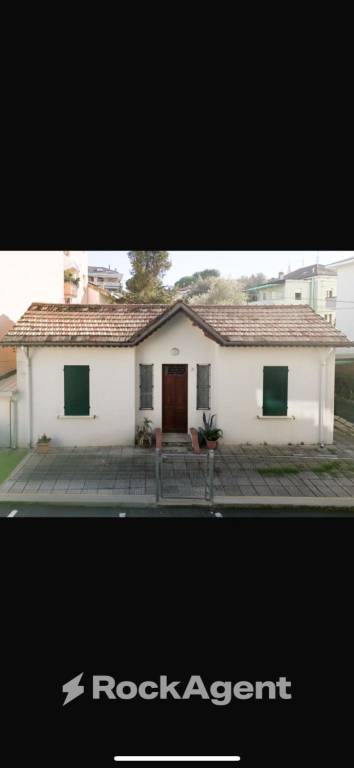 casa indipendente in vendita a Cattolica