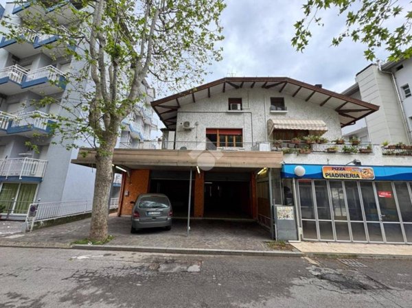 negozio in vendita a Cattolica