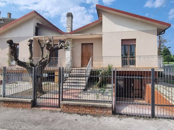 casa indipendente in vendita a Cattolica