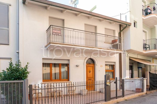 casa indipendente in vendita a Cattolica