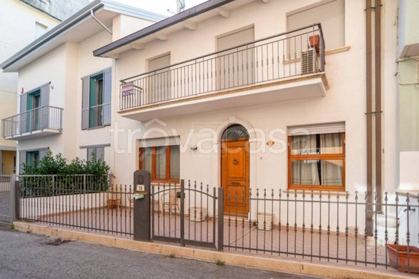 casa indipendente in vendita a Cattolica