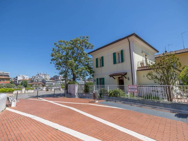casa indipendente in vendita a Cattolica