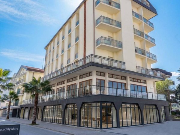 negozio in vendita a Cattolica