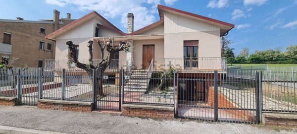 casa indipendente in vendita a Cattolica