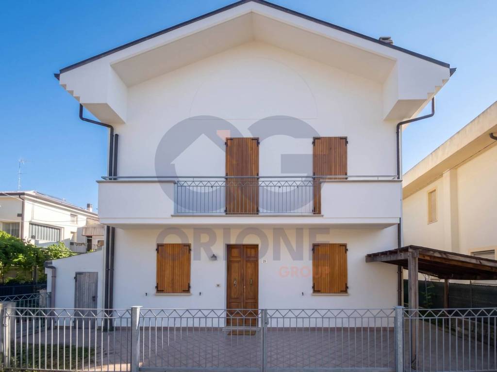 casa indipendente in vendita a Cattolica