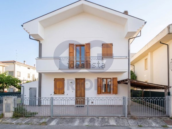 casa indipendente in vendita a Cattolica