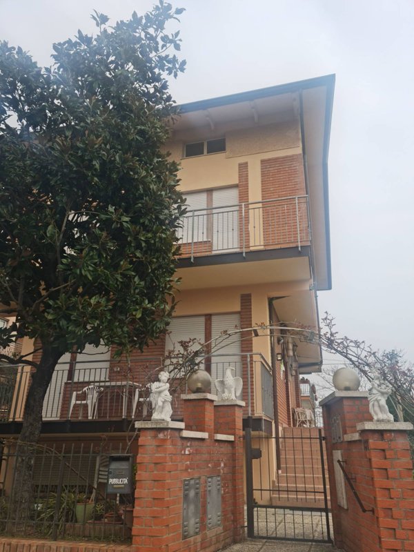 casa indipendente in vendita a Cattolica
