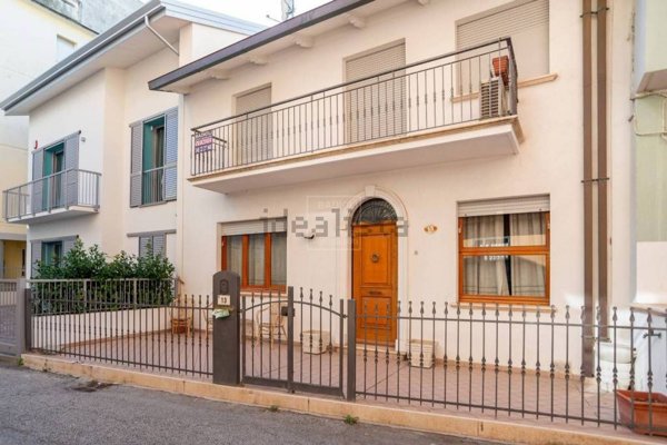 casa indipendente in vendita a Cattolica