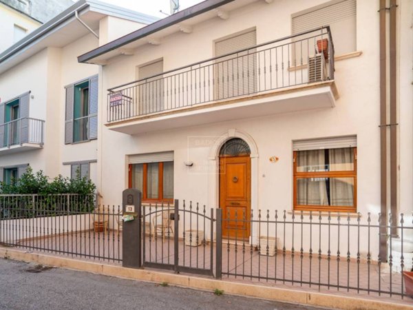 casa indipendente in vendita a Cattolica
