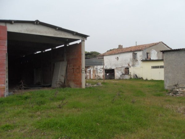 locale di sgombero in vendita a Coriano