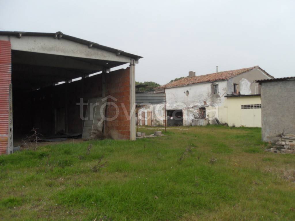 locale commerciale in vendita a Coriano
