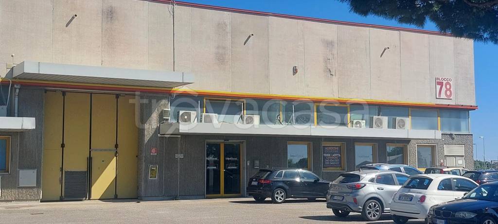 locale commerciale in vendita a Coriano