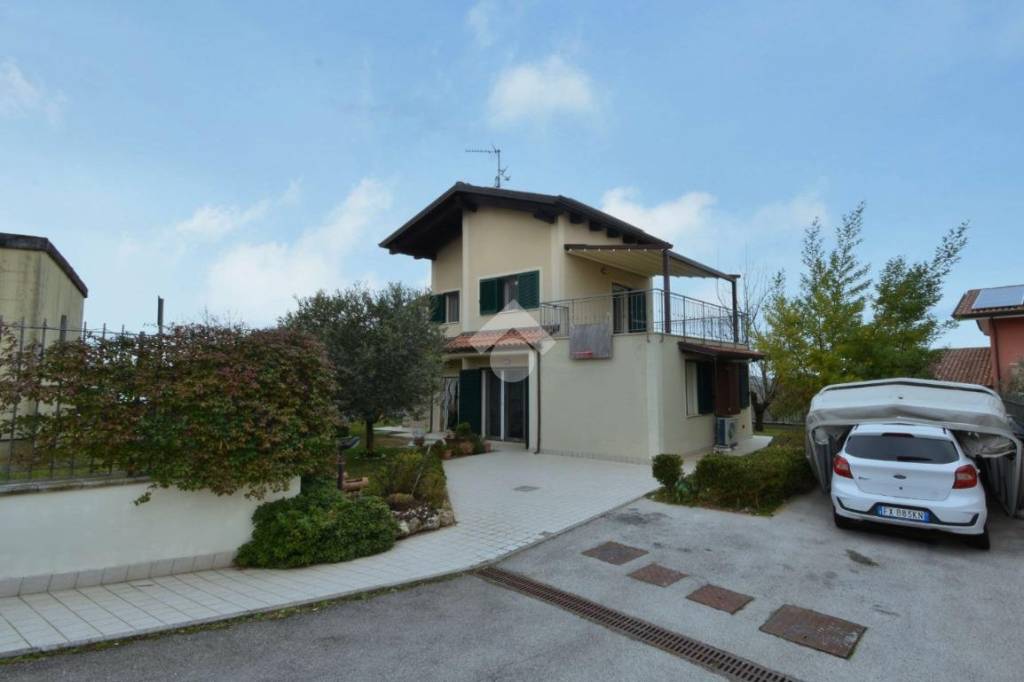 casa indipendente in vendita a Coriano in zona Mulazzano