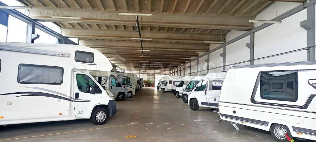 locale commerciale in vendita a Coriano