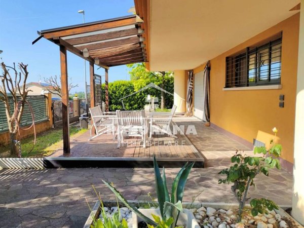 casa indipendente in vendita a Coriano in zona Sant'Andrea in Besanigo